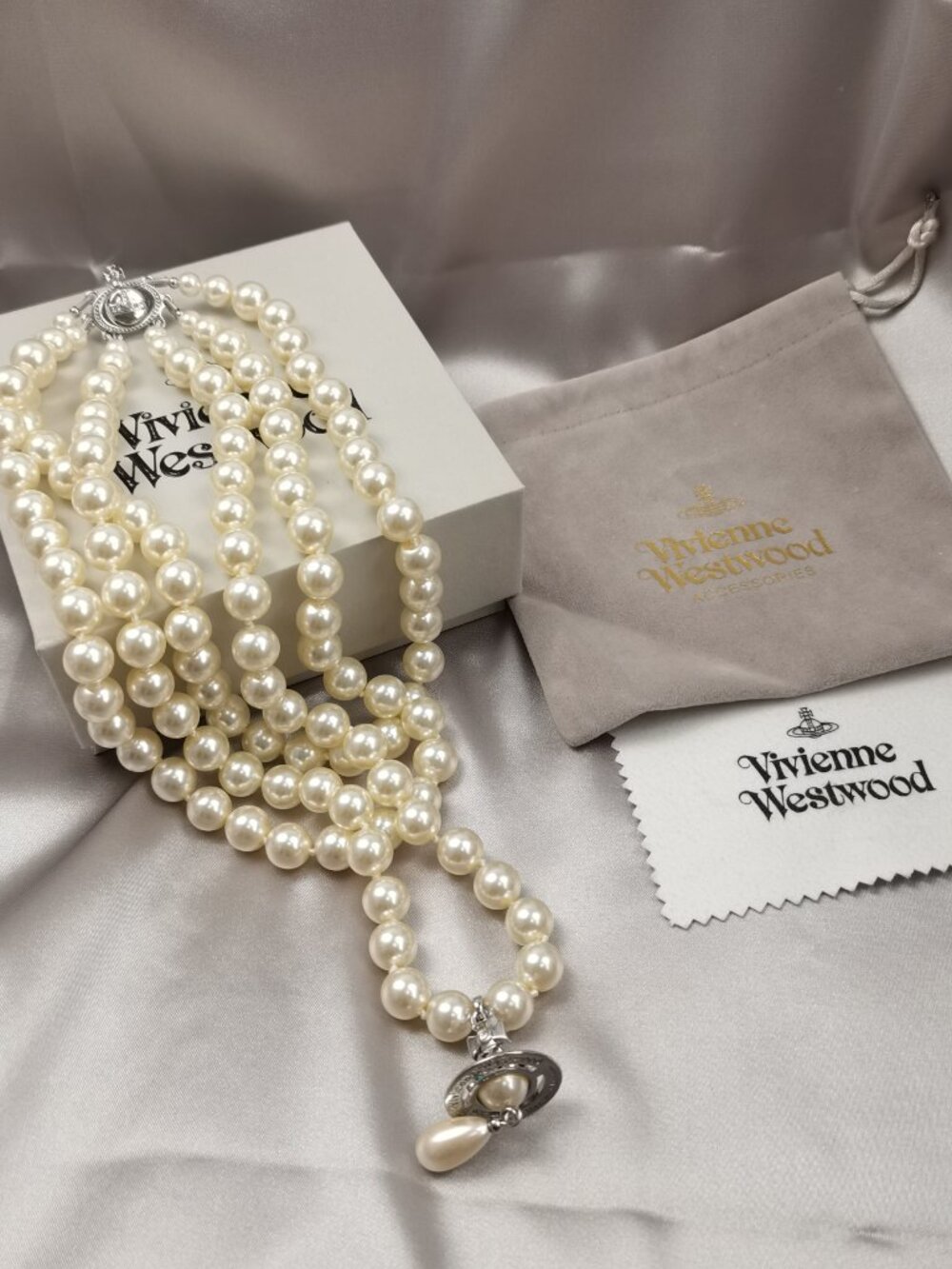Brand new Vivienne Westwood Three Row Pearl Bas Relief Choker in Silver